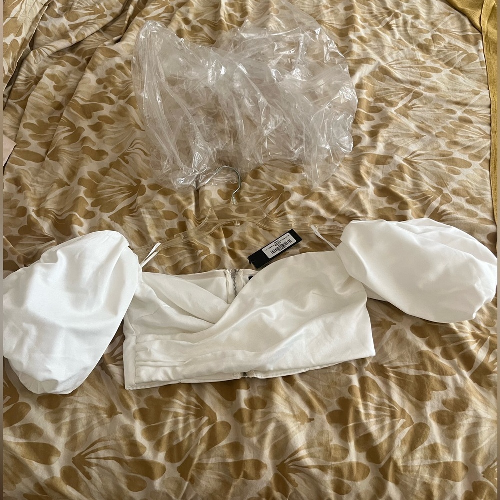 NWT white  Lulu’s top size M